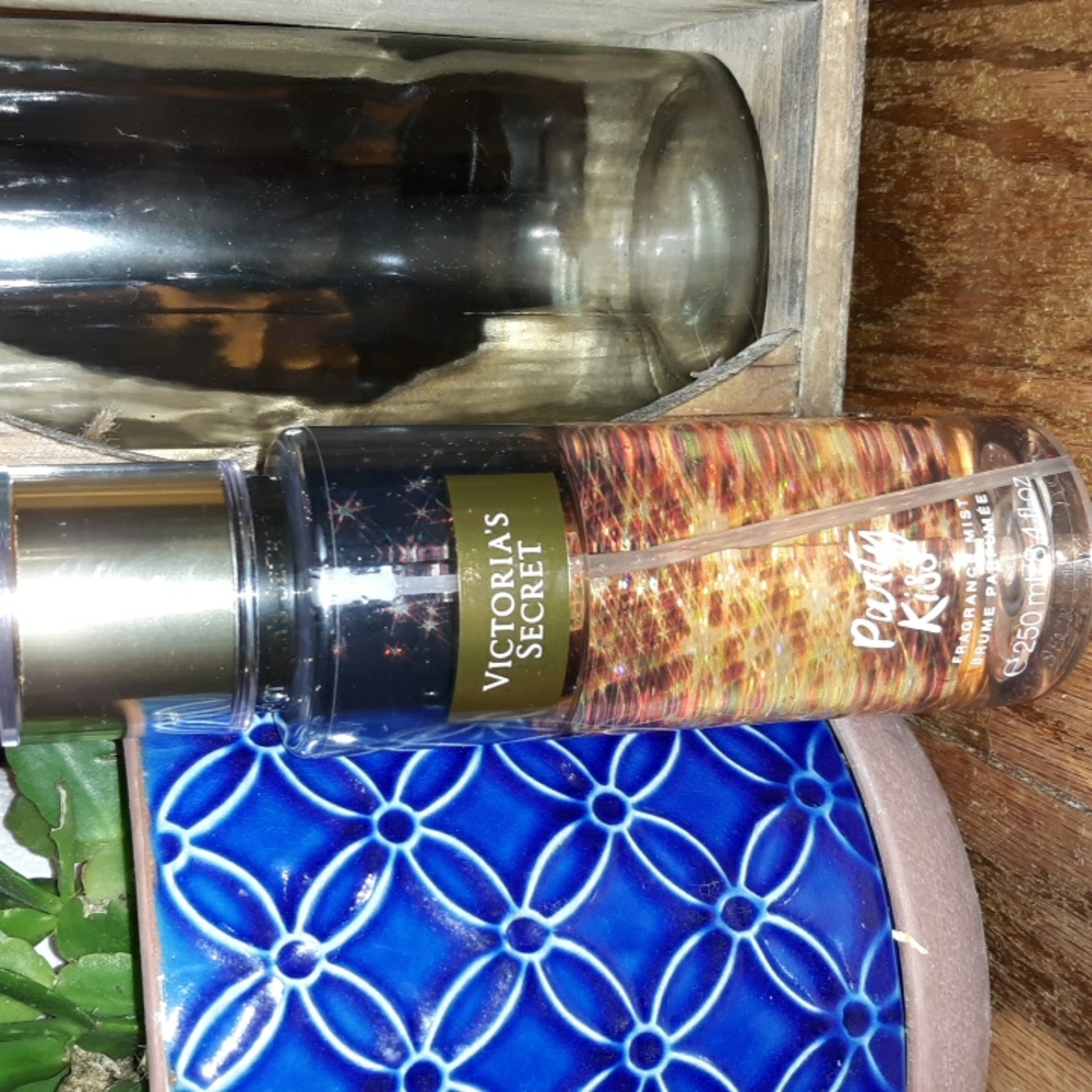 VICTORIA'S SECRET VHTF "PARTY KISS" BODYCARE
